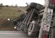 Un camion plin cu cărbuni s-a răsturnat, la Corbu